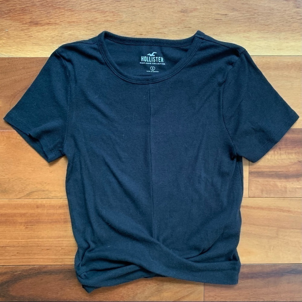 Hollister Must Have Front Twist Crop Top